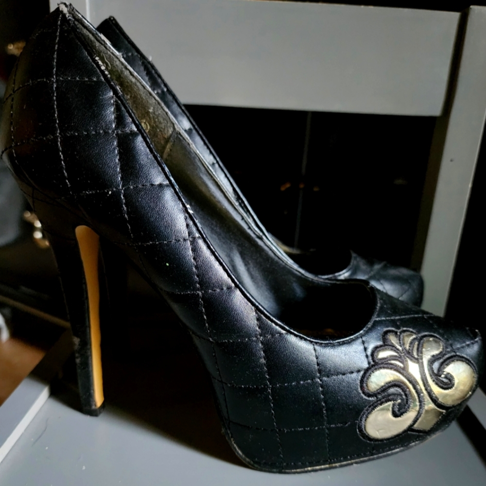 Dereon High Heel Pumps